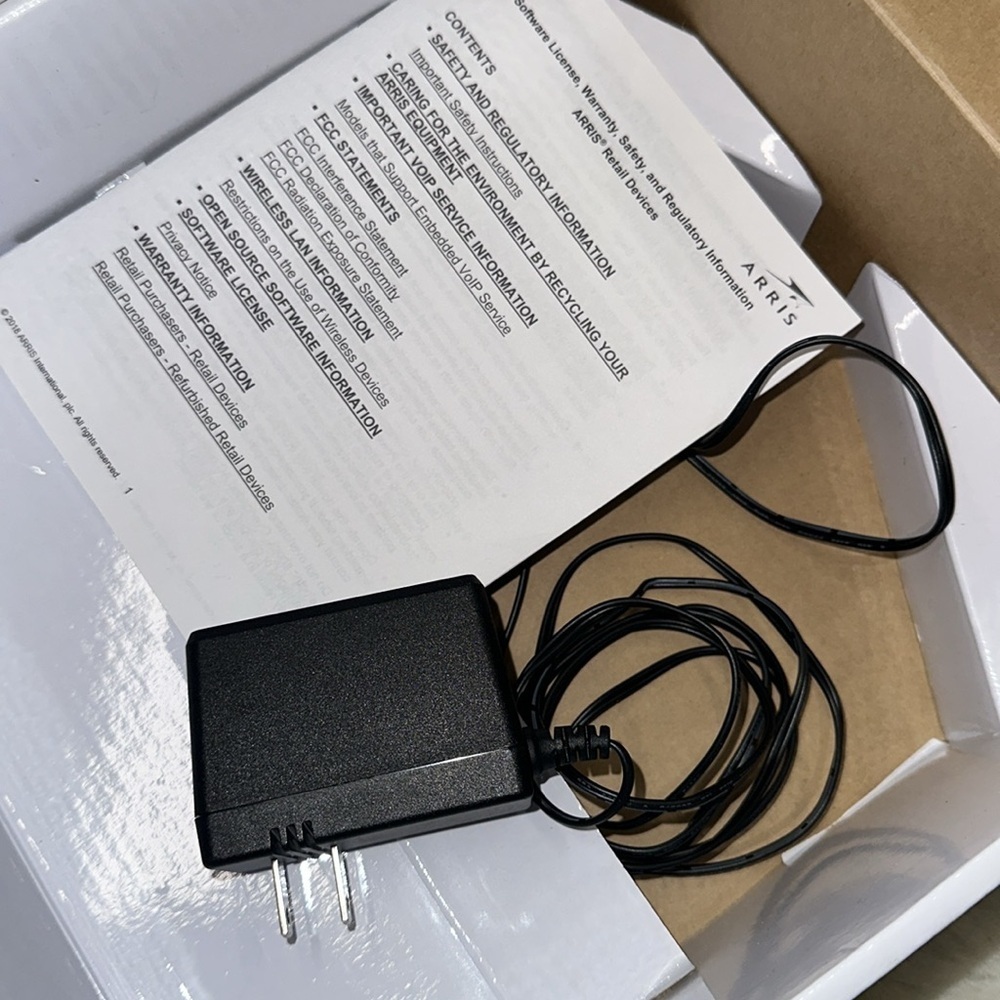 Arris SURFboard Black Cable Modem & Wi-Fi Router - Picture 9 of 9